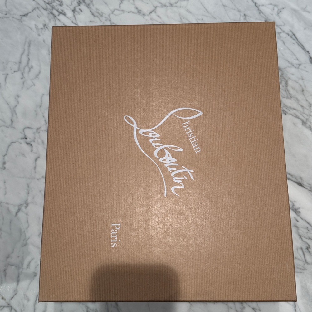 Christian Louboutin Mad Boot
in Shiny Black size 38 - Picture 6 of 16